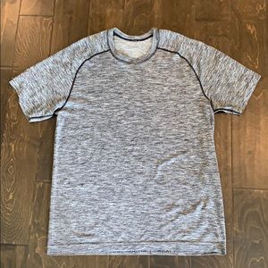 Men’s grey metal vent lululemon shirt XL